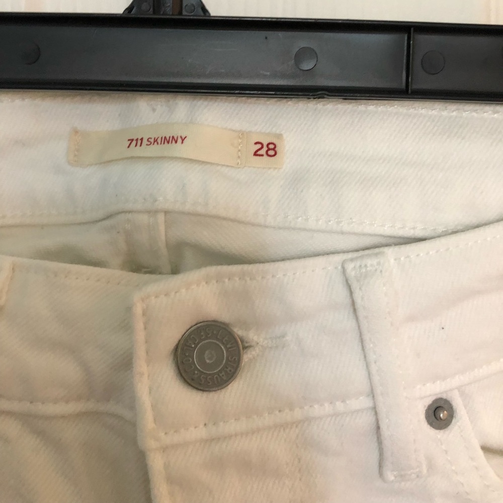 Levi’s white skinny jeans- size 28